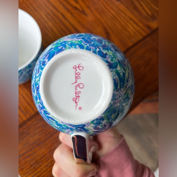 Lilly Pulitzer Ceramic Mugs - set of 2 - Picture 5 of 8